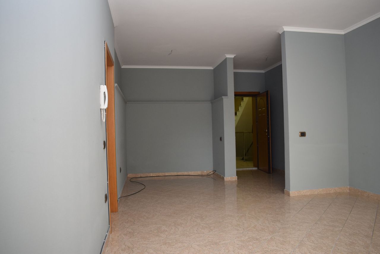 Spazio per ufficio in affitto a Tirana, nella zona di Bllok