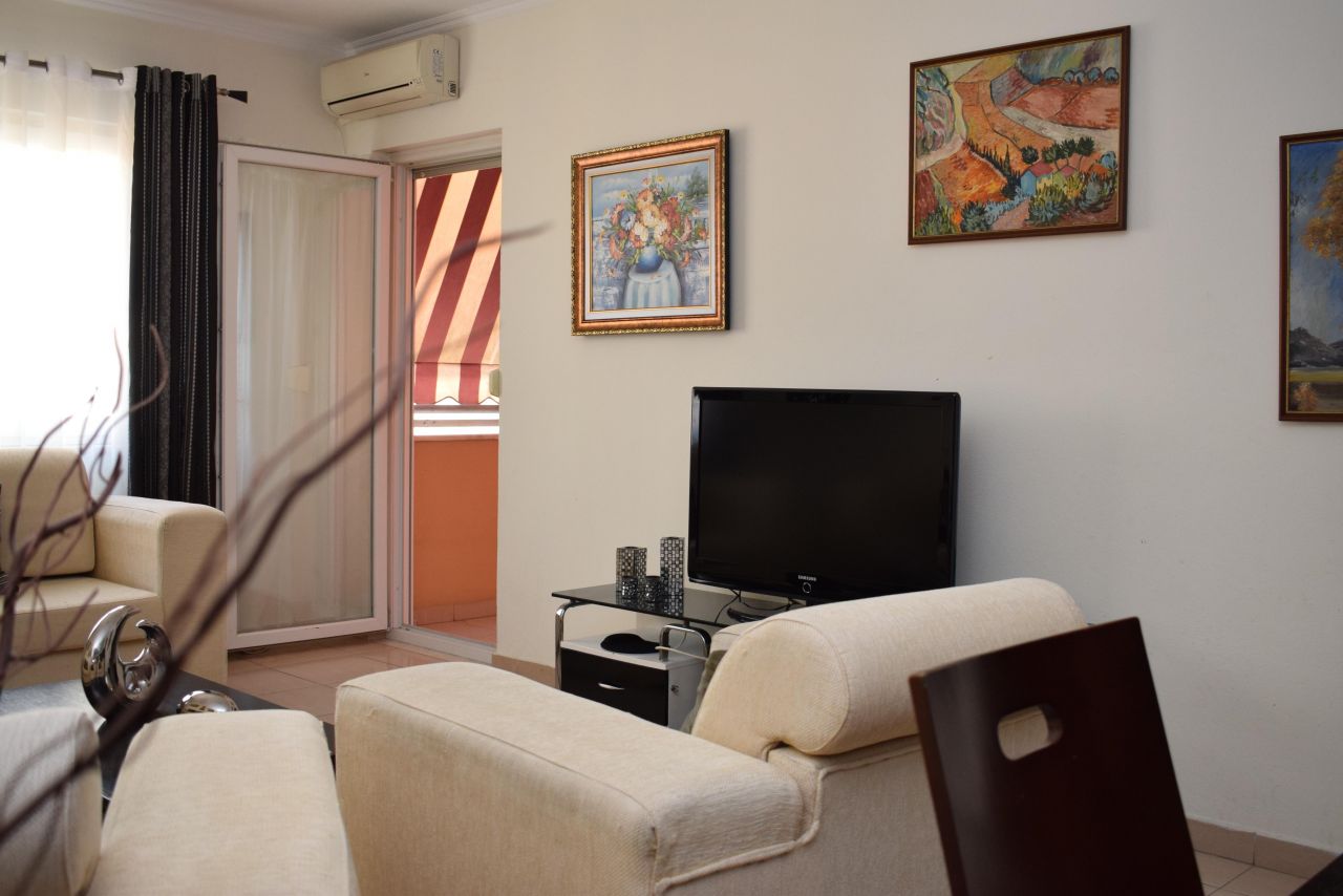 Appartamento co due camere da letto in affitto  a Tirana