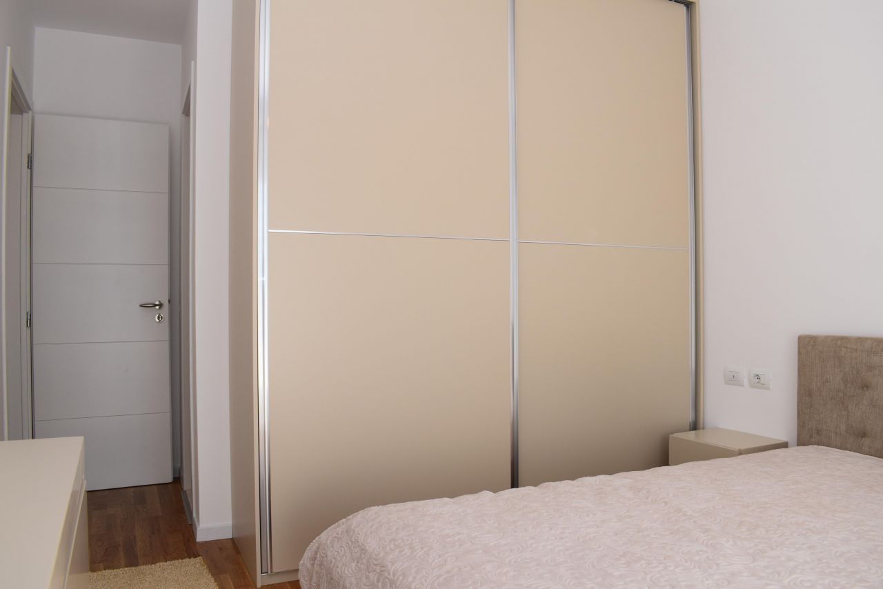 Appartamento con due camere da letto in Affito a Tirana