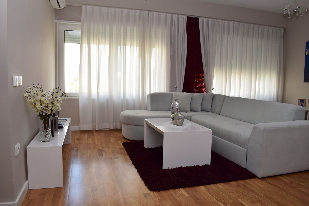 Mieszkanie z dwiema sypialniami w Tiranie do wynajęcia, w dzielnicy mieszkalnej