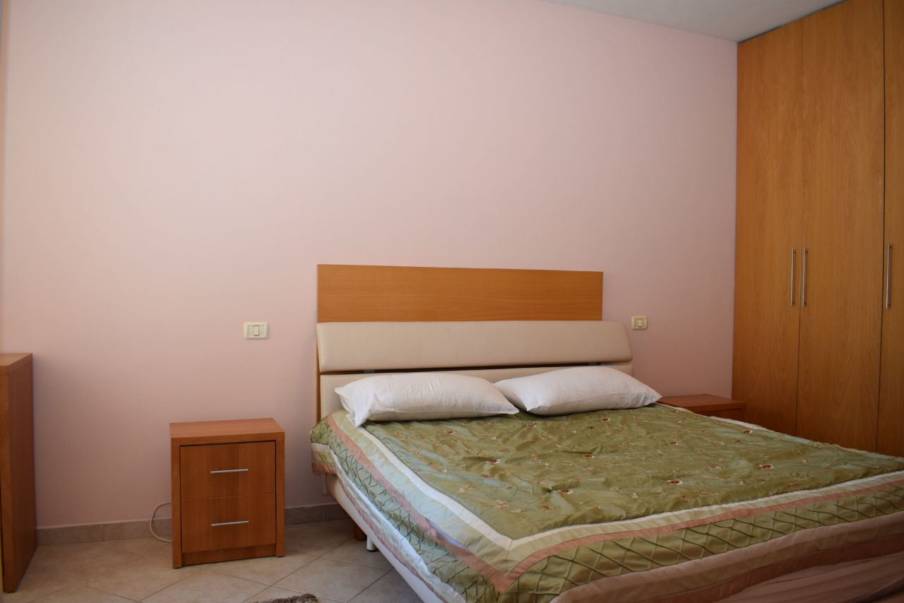 Mieszkanie dwupokojowe na wynajem w Tiranie, za kościołem katolickim