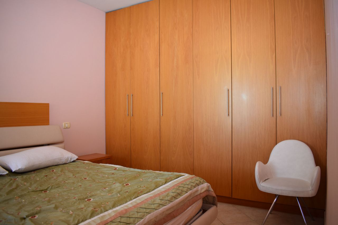 Двухкомнатная квартира в аренду в Тиране, за Католической церковью