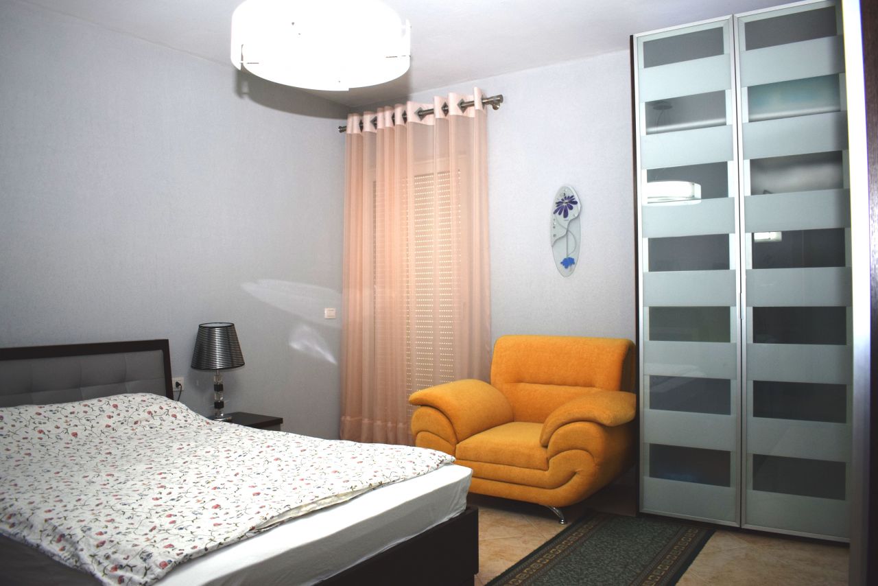 Spacious apartment for Rent with three bedrooms and two bathrooms in Tirana 