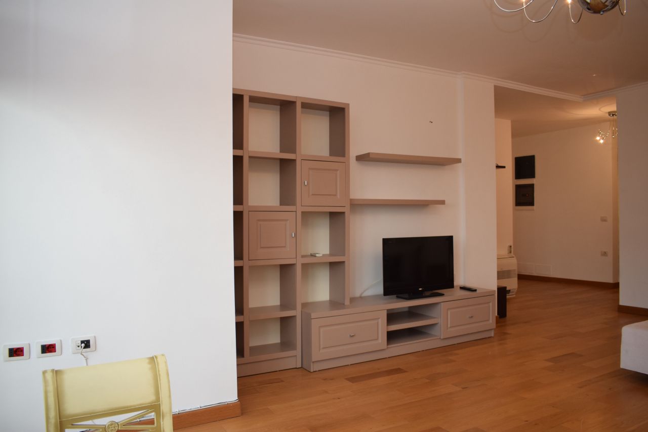 Appartamento in Affito a Tirana con Due Camere da Letto
