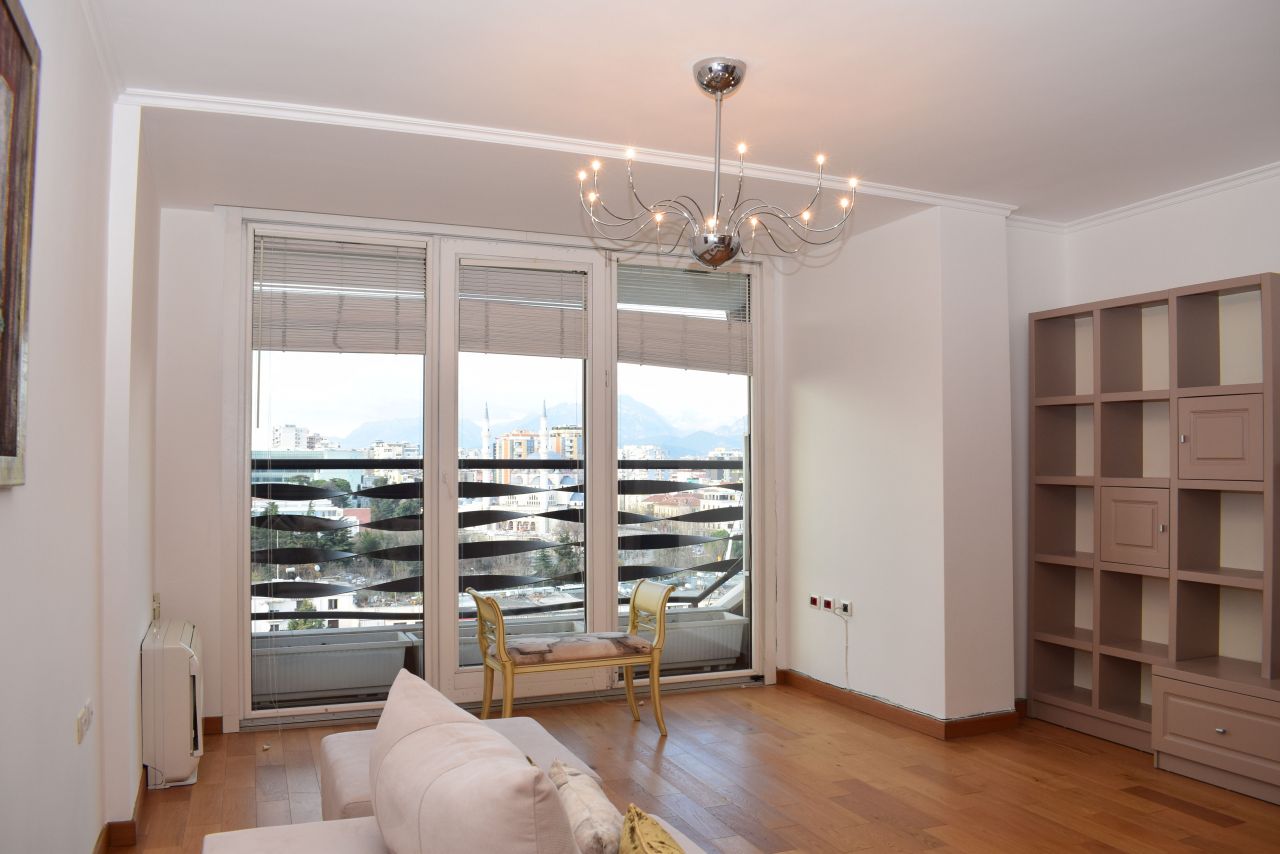 Appartamento in affitto con due camere da letto e due bagni a Tirana