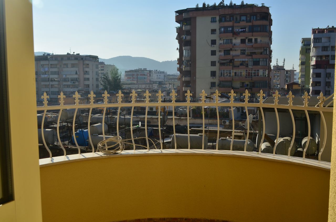 Spazioso appartamento è in vendita a Tirana molto buona posizione