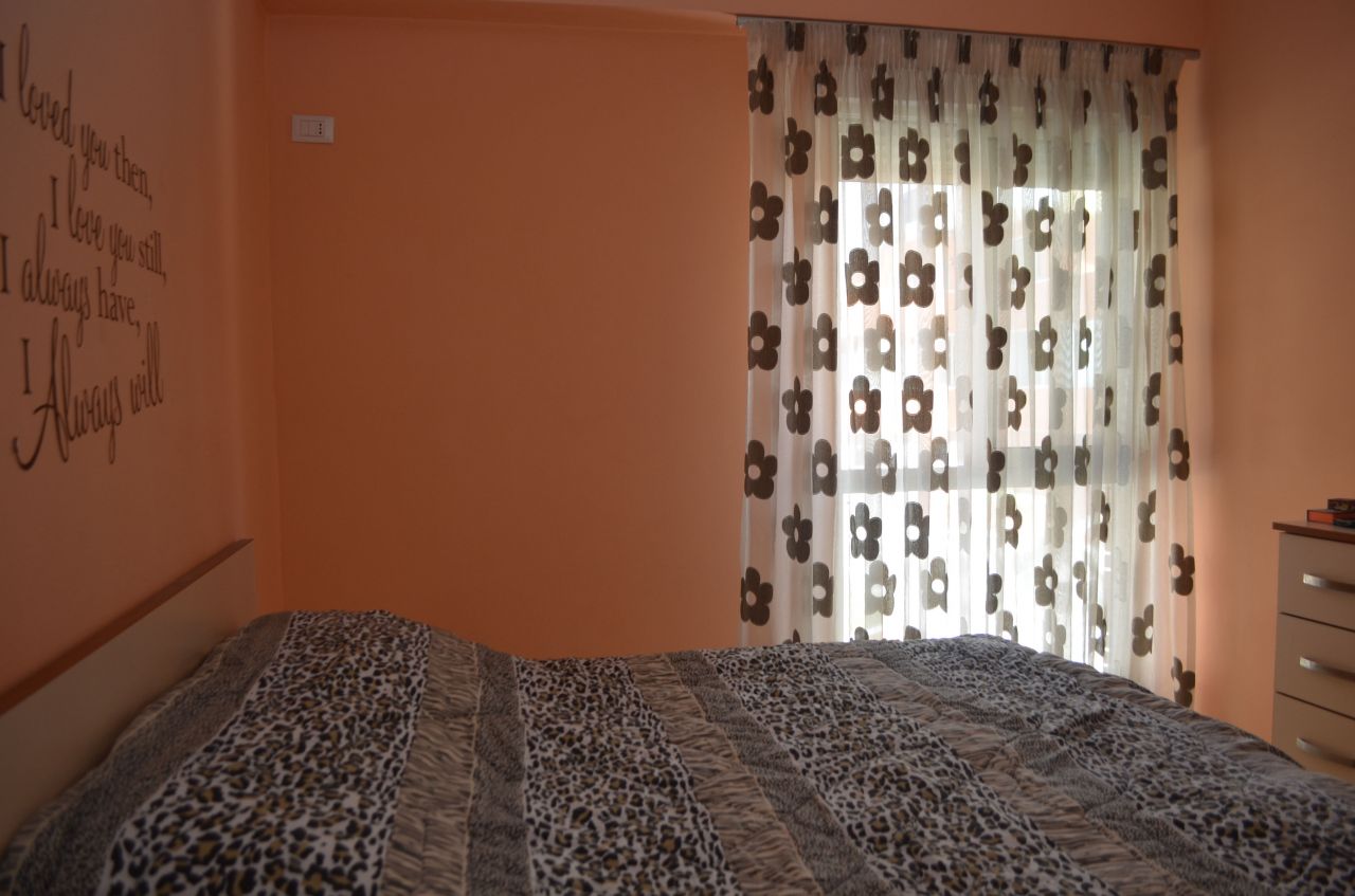 Apartament ne SHitje me nje Dhome Gjumi ne Tirane. Apartamenti ne shitje ndodhet ne nje rezidence te re.