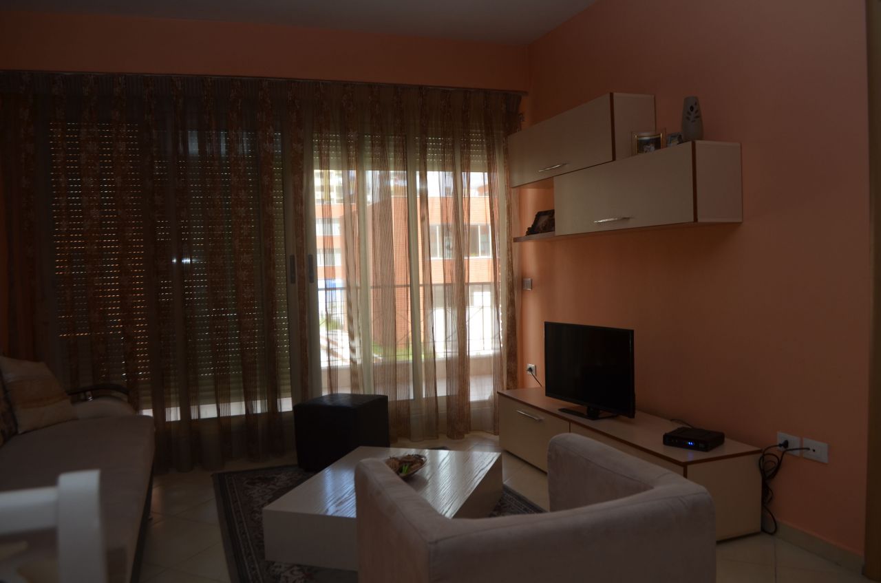 Apartament ne SHitje me nje Dhome Gjumi ne Tirane. Apartamenti ne shitje ndodhet ne nje rezidence te re.