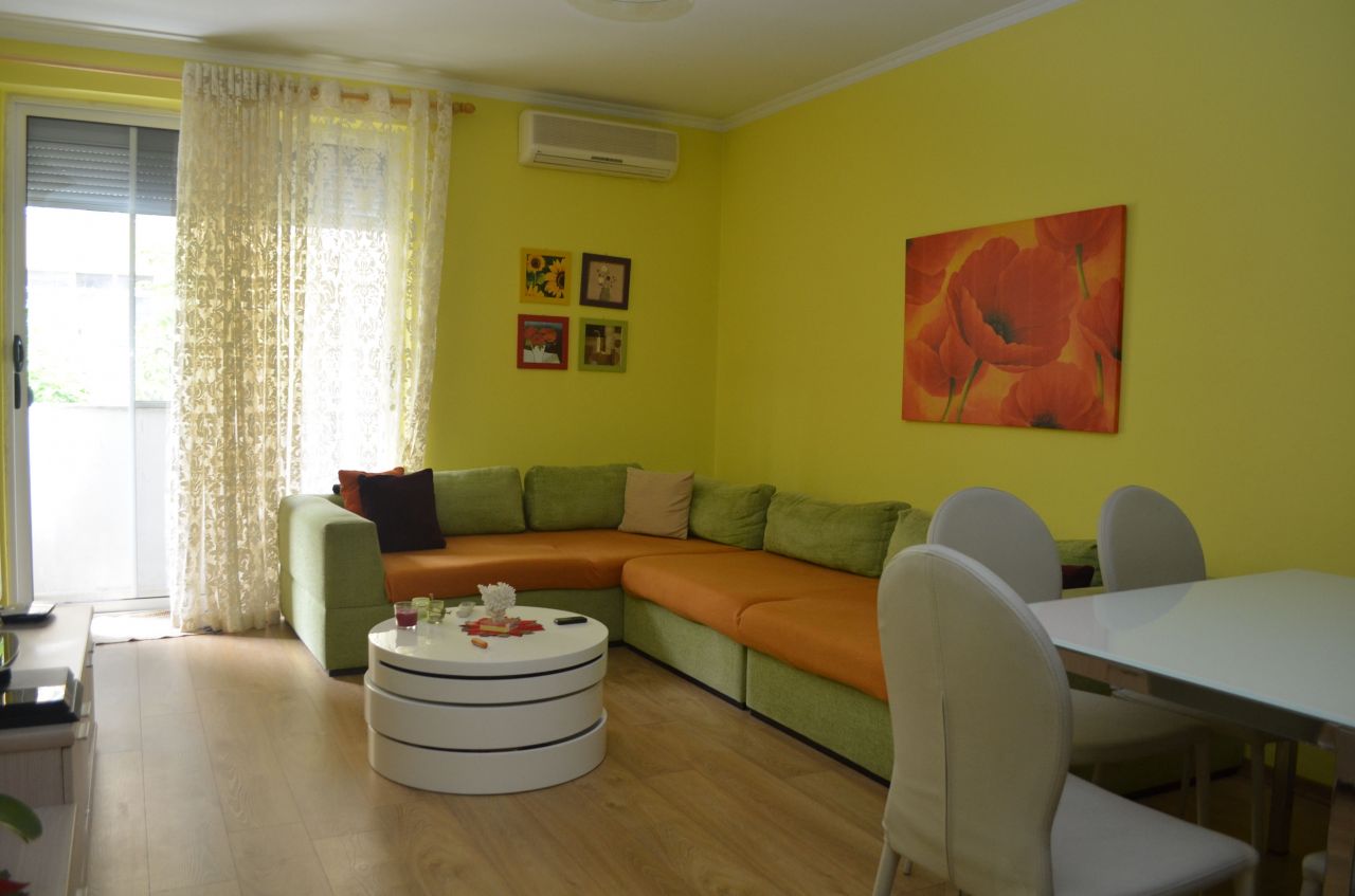 Apartament me dy dhoma gjumi ne shitje ne Tirane. Apartamenti ne shitje afer Kopshtit Botanik.