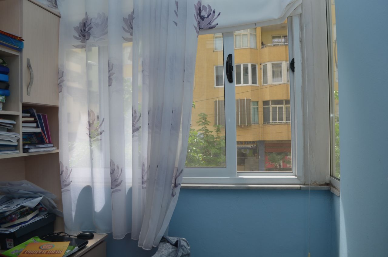 Apartament me dy dhoma gjumi ne shitje ne Tirane. Apartamenti ne shitje afer Kopshtit Botanik.