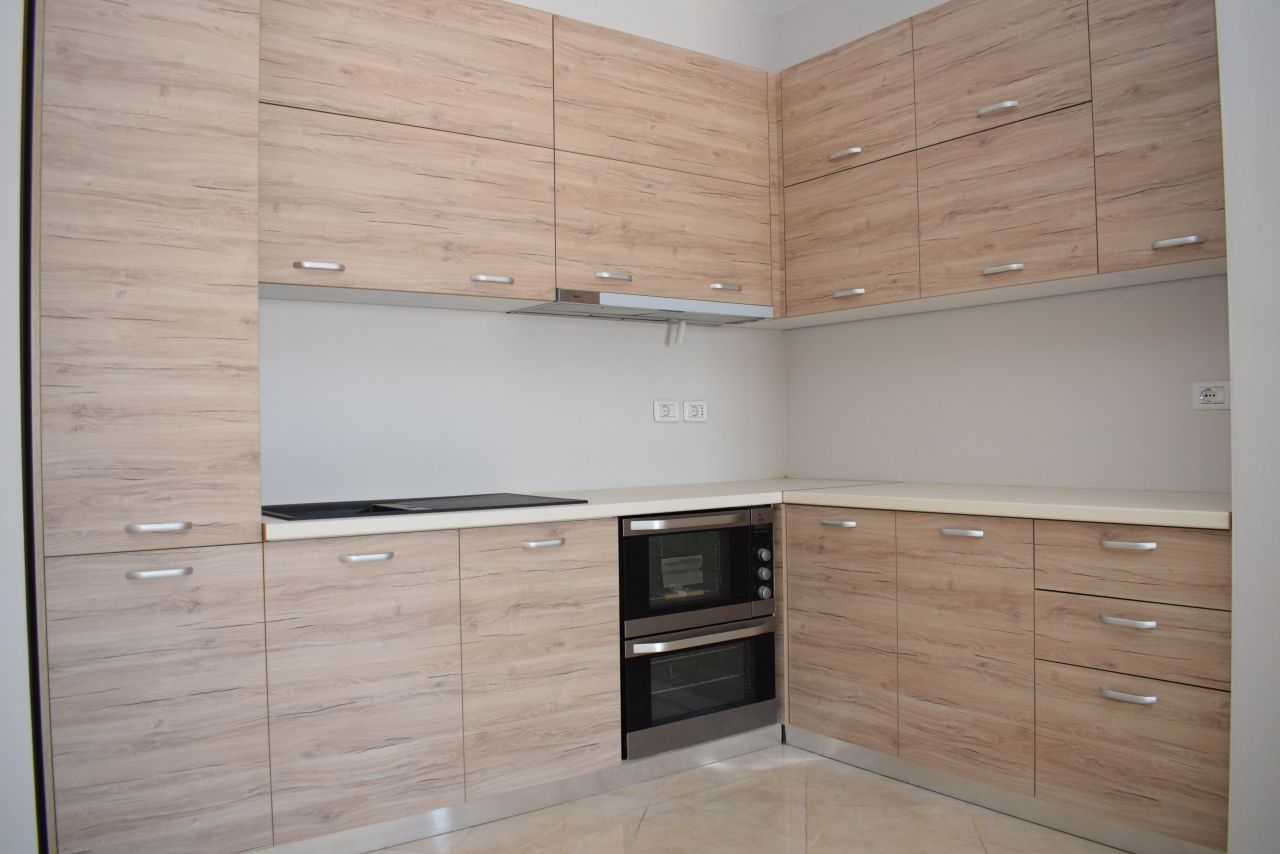 Apartament me 3 dhoma gjumi per shitje ne nje zone te mire ne Tirane