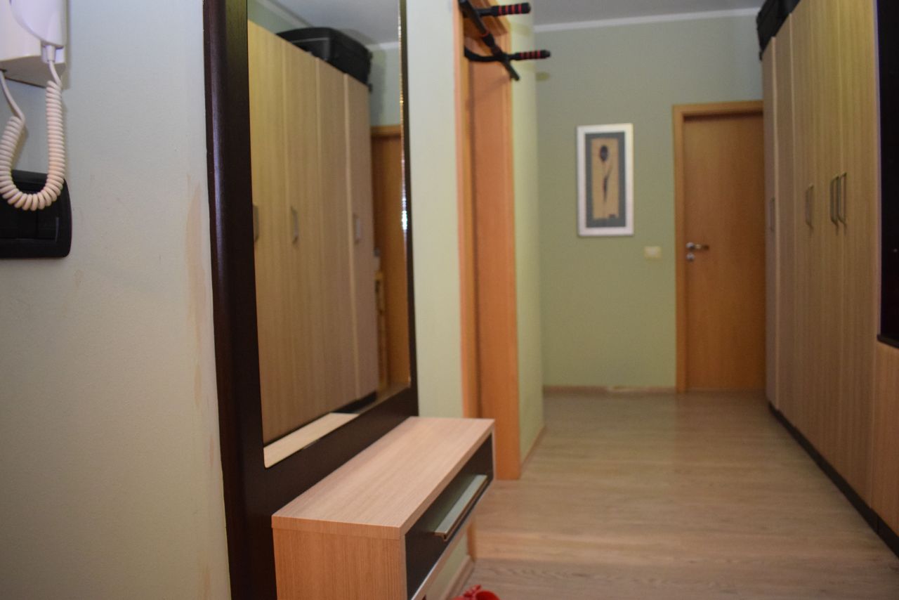 Apartament 2+1 per Shitje  ne Tirane, prane zones se Bllokut