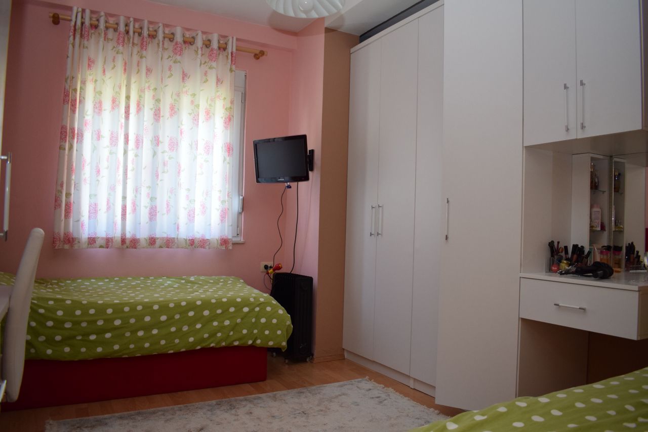 Két hálószobás lakás eladó Tiranában, a Blloku környékén