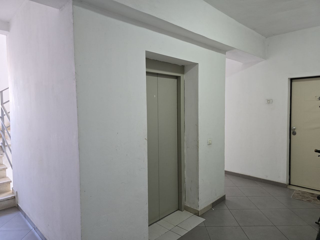 Квартира с двумя спальнями на продажу в Тиране Албания