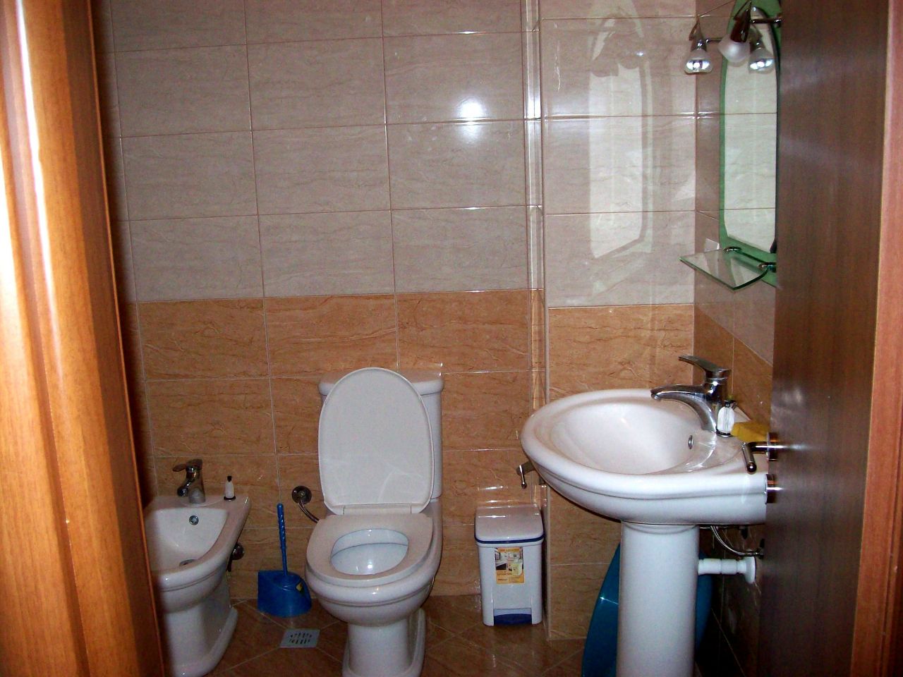 Fully furnished vacations apartment in Vlora city, located in the front line. 