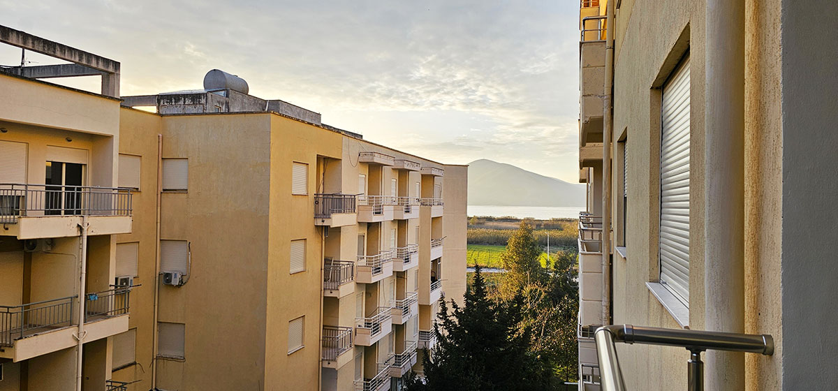 Квартира в аренду в Орикум Влёре, Албания, с балконом и прекрасным видом на море