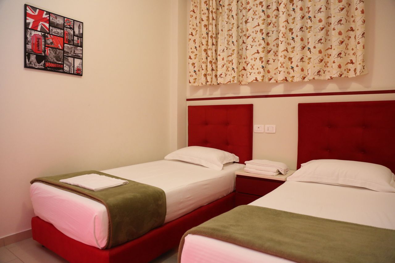 Shtepi Apartament Pushimi me dy Dhoma Gjumi ne Vlore me Pishine Pamje nga Deti