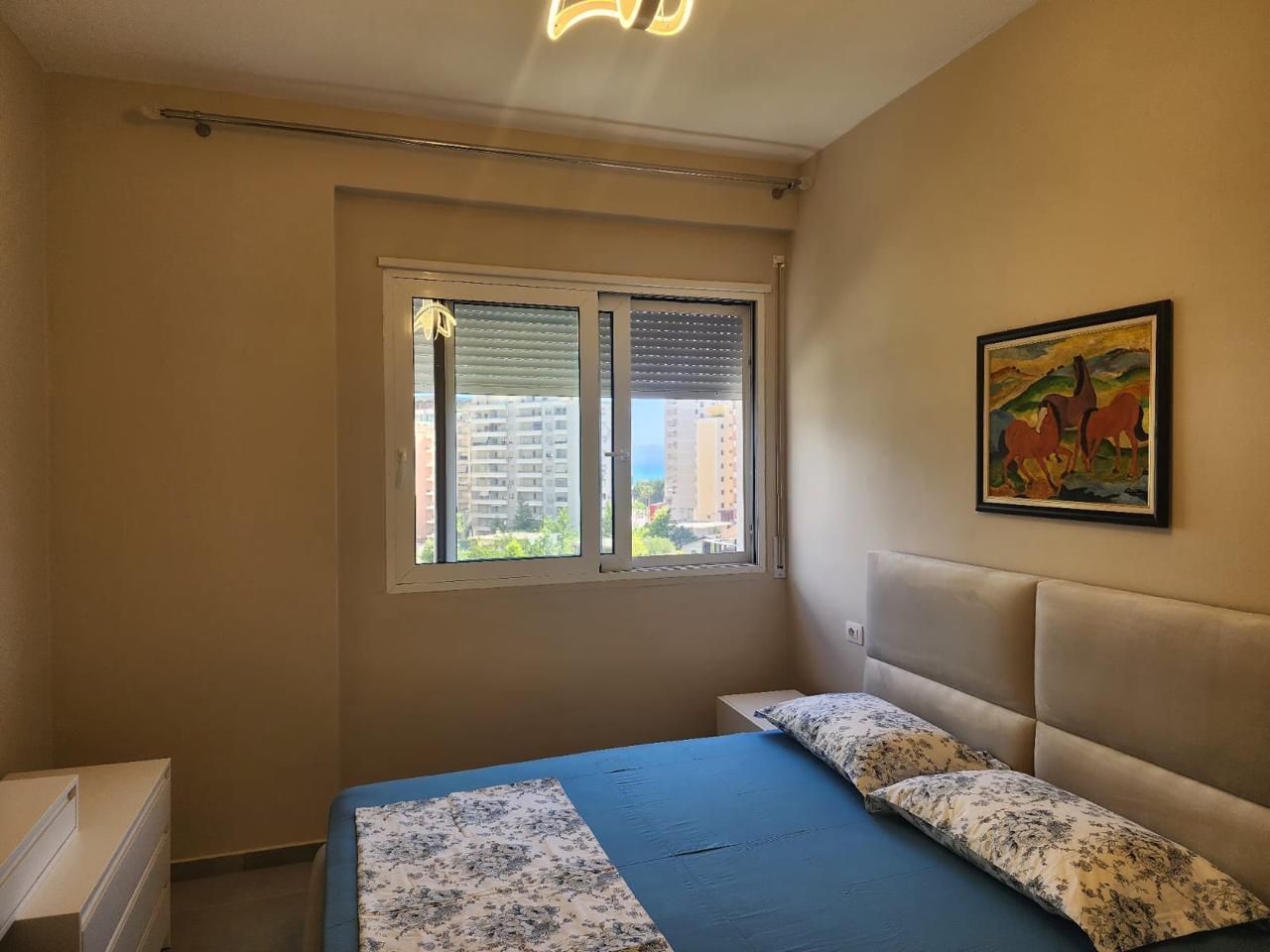 Két hálószobás lakás kiadó Vlorában