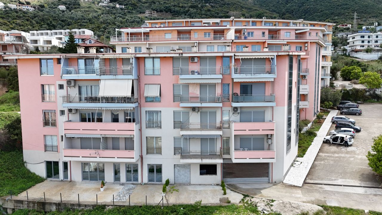 Pasuri Te Patundshme Per Shitje Ne Vlore Shqiperi, Ndodhet Nje Zone Te Mire, Prane Plazhit