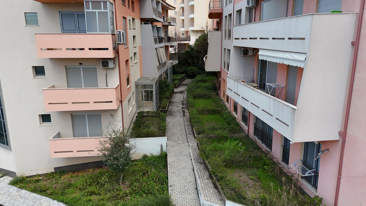 Apartament Me Pamje Nga Deti Per Shitje Ne Vlore Shqiperi