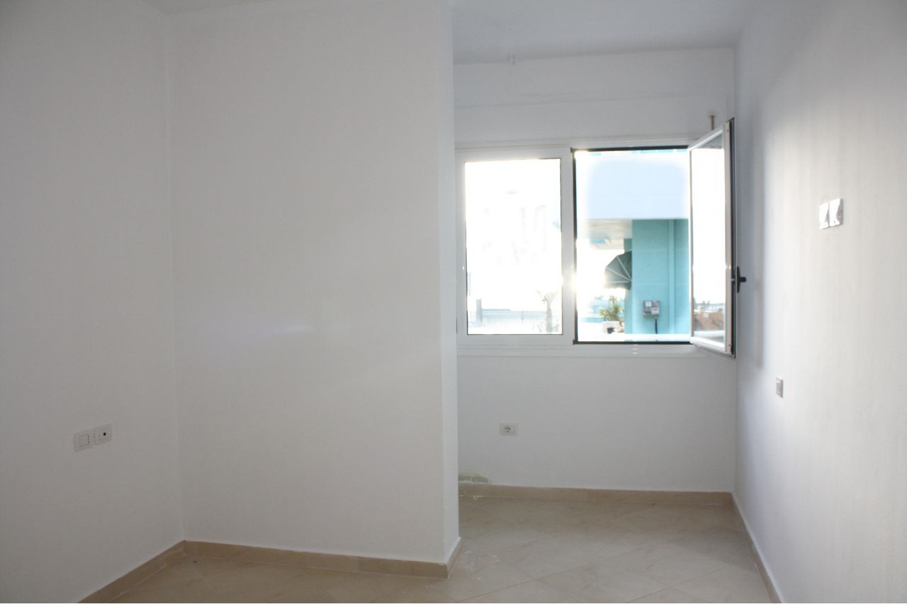 Radhima ma najlepsze plaże w zatoce Vlora, Albania Property Group, albański agencja nieruchomości, oferuje ten apartament na sprzedaż.