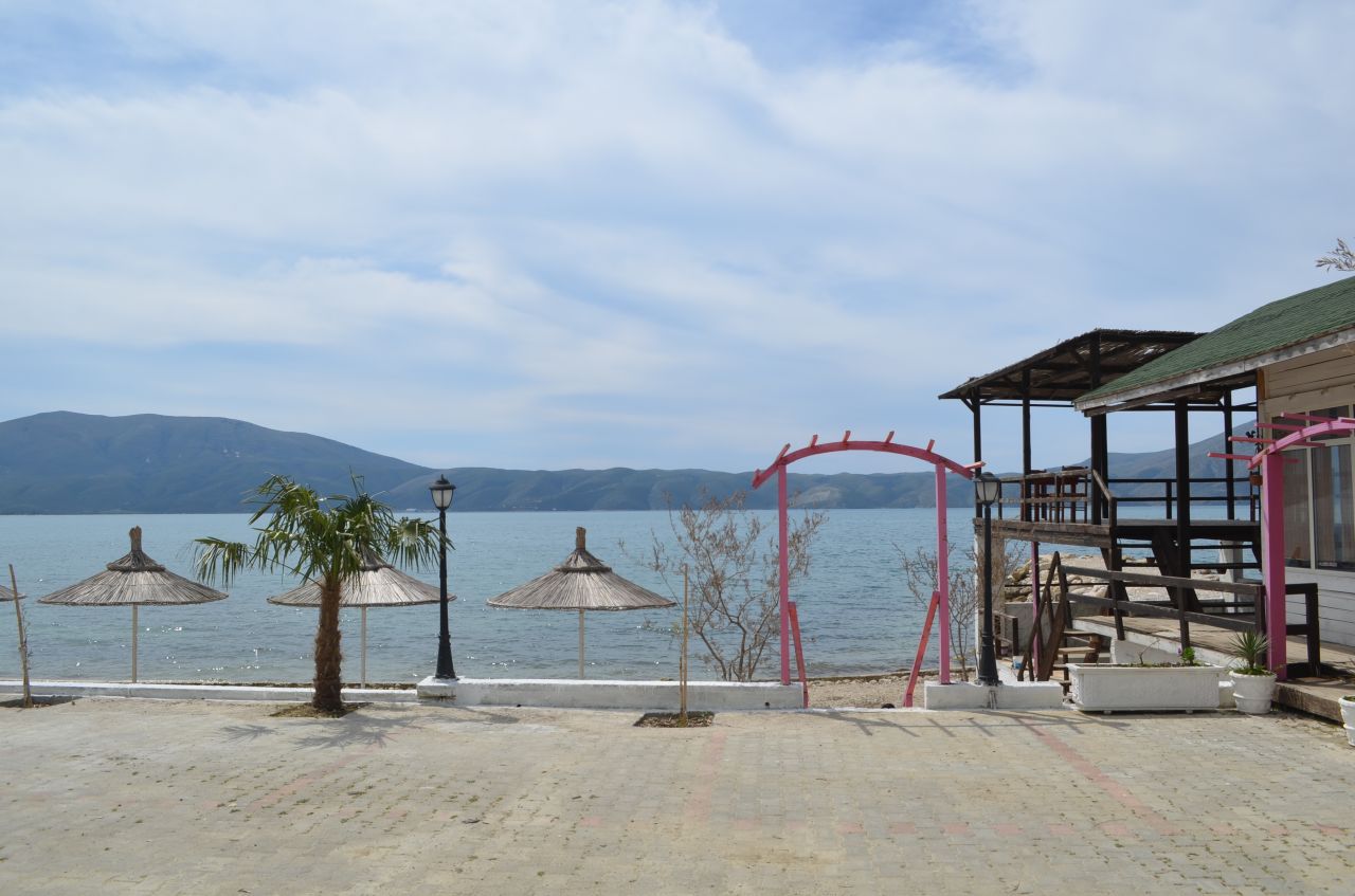 Radhima ma najlepsze plaże w zatoce Vlora, Albania Property Group, albański agencja nieruchomości, oferuje ten apartament na sprzedaż.