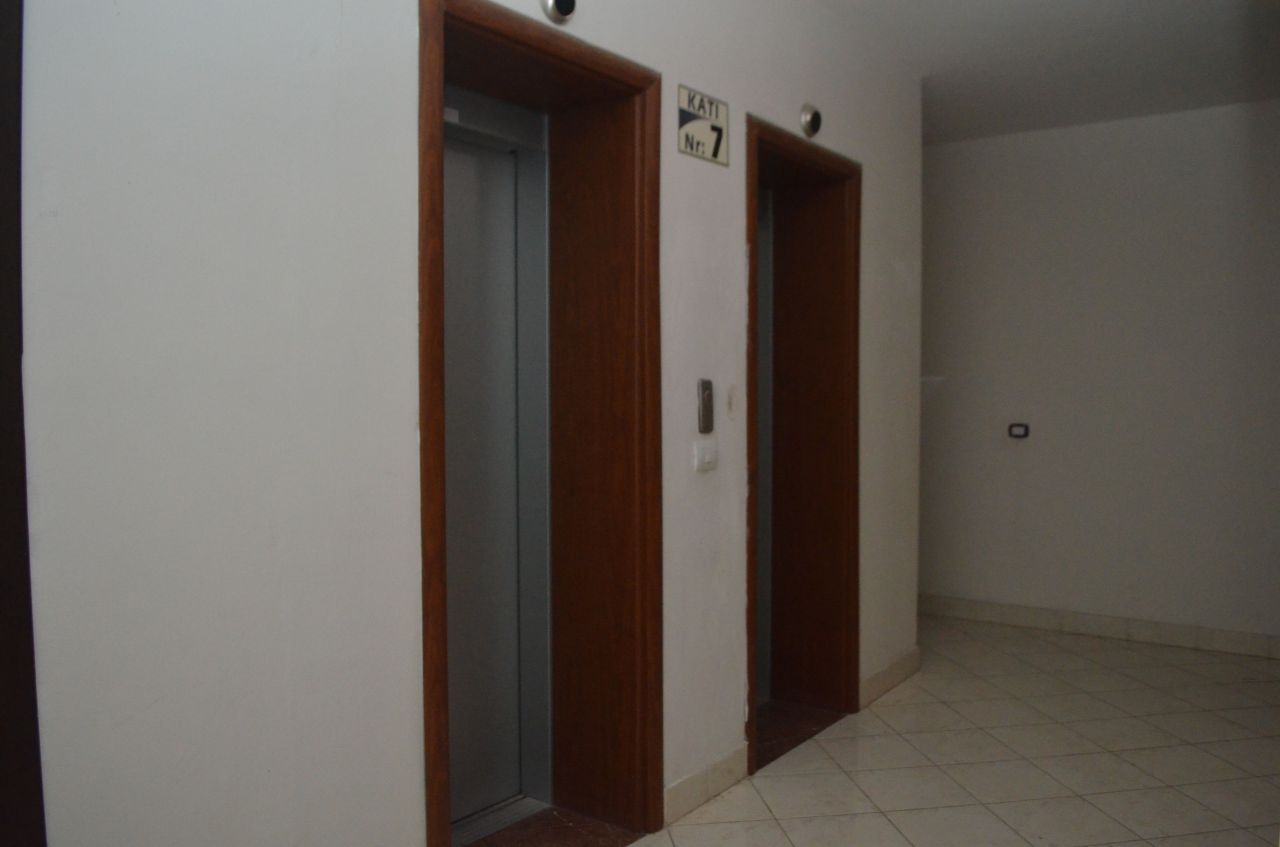 To soverom leilighet til salgs i byen Vlora.