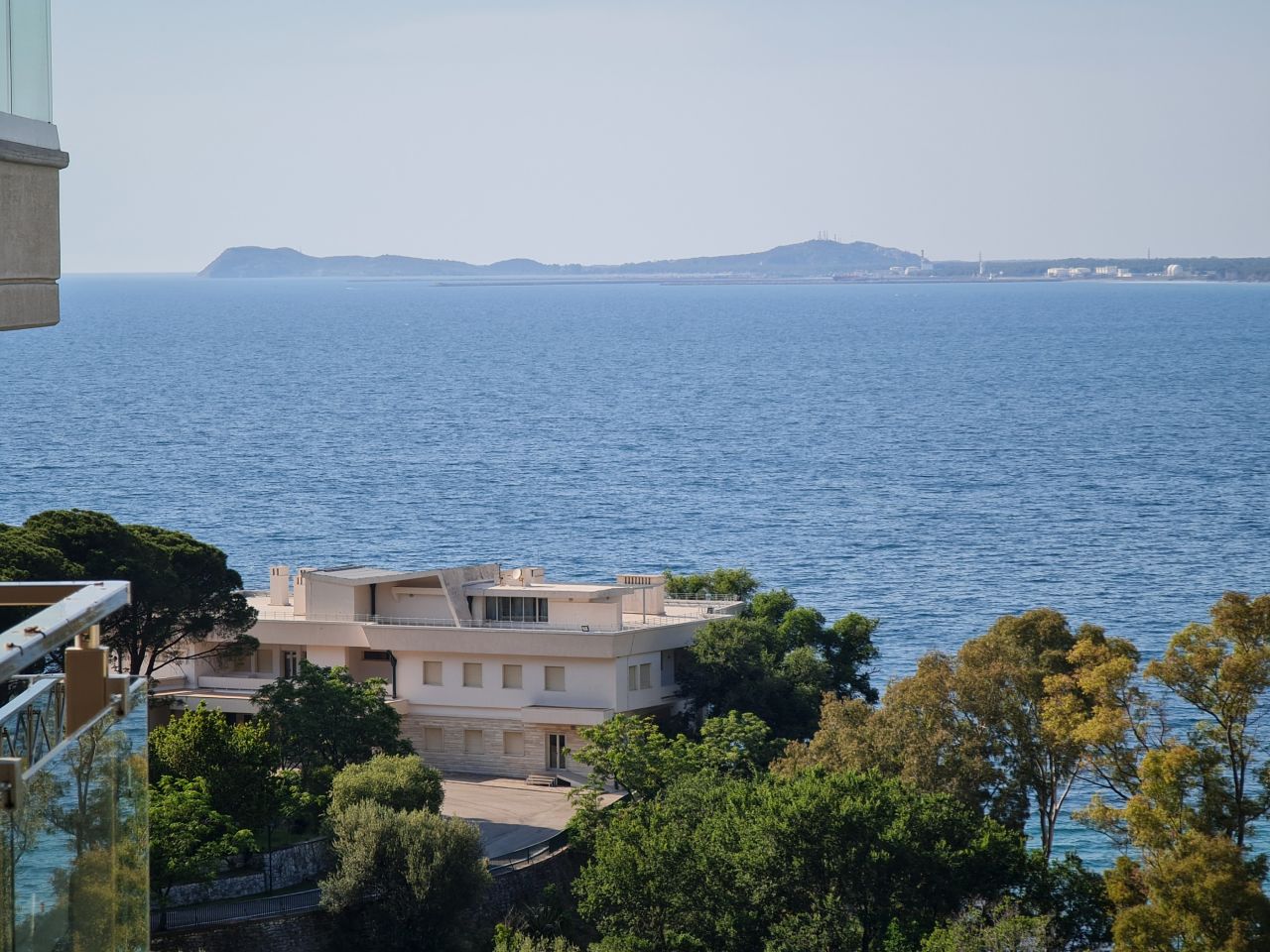 Квартиры в Албании на продажу во Влёре с бассейном с видом на море