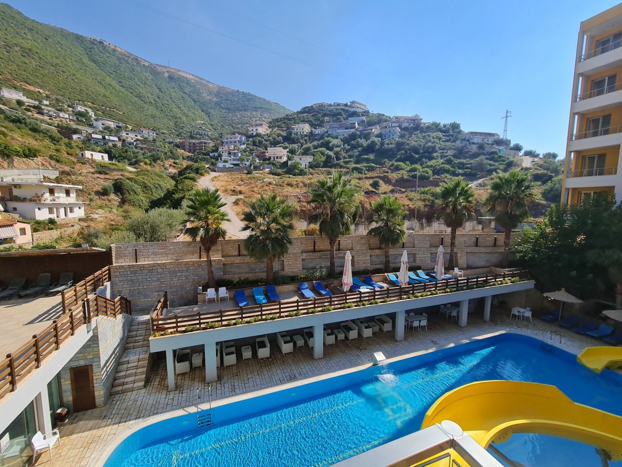 Квартиры в Албании на продажу во Влёре с бассейном с видом на море