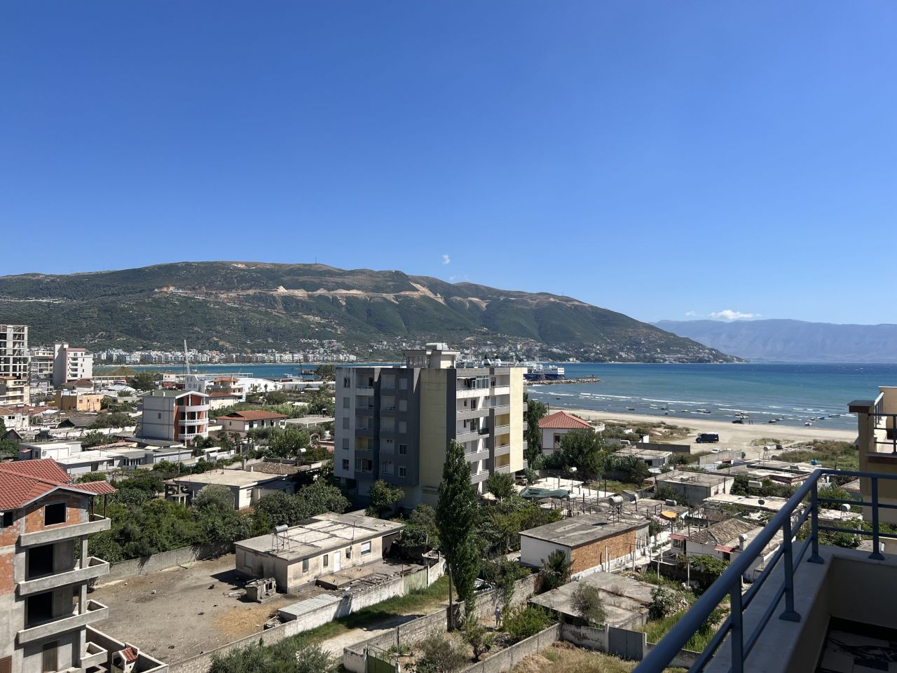 Apartament Per Shitje Me Pamje Deti Ne Vlore Shqiperi