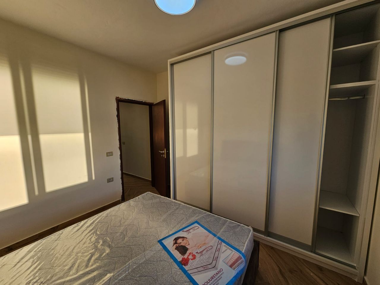 Квартира с двумя спальнями в аренду с видом на море во Влёре, Албания