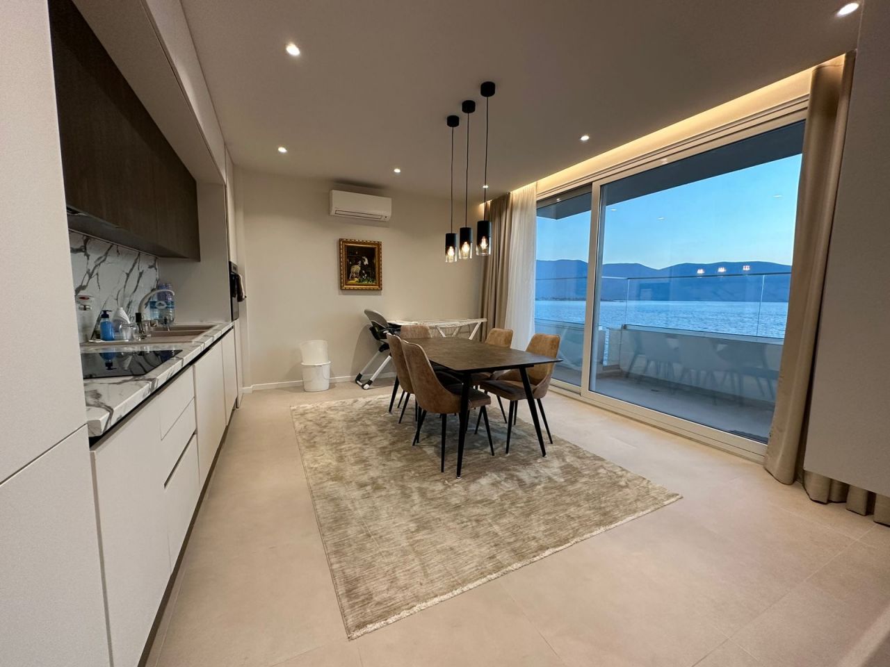 Neue Und Schöne Wohnung Zum Verkauf InVlore Albanien Mit Herrlichem Meerblick In Gutem Zustand Komplett Möbliert