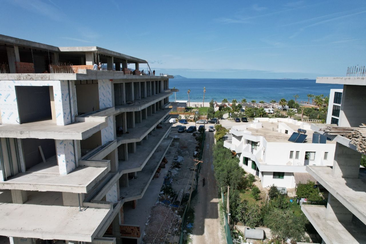 Apartament Per Shitje Ne Vlore Shqiperi, Ne Nje Zone Te Mire, Vetem Pak Hapa Larg Plazhit