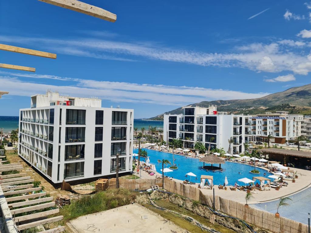 Apartament Per Shitje Ne Vlore Shqiperi, Ne Nje Zone Te Mire, Vetem Pak Hapa Larg Plazhit.