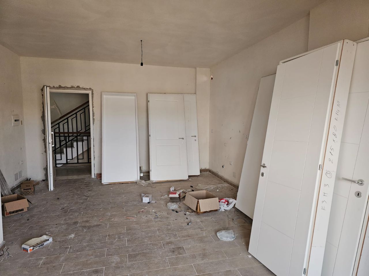 Apartament Per Shitje Ne Vlore Shqiperi, I Pozicionuar Ne Nje Zone Te Mire, Prane plazhit