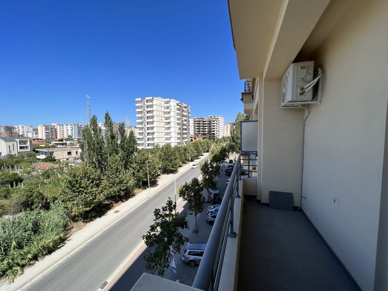 Apartament Per Shitje Ne Vlore Shqiperi, I Pozicionuar Ne Nje Zone Te Qete, Prane Plazhit