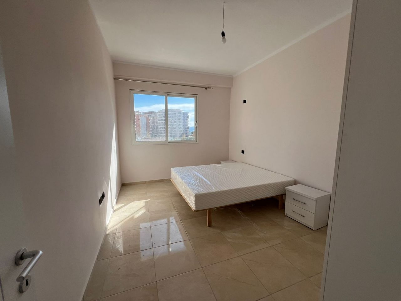 Apartament Per Shitje Ne Vlore Shqiperi, I Pozicionuar Ne Nje Zone Te Mire, Me Te Gjitha Facilitetet Prane