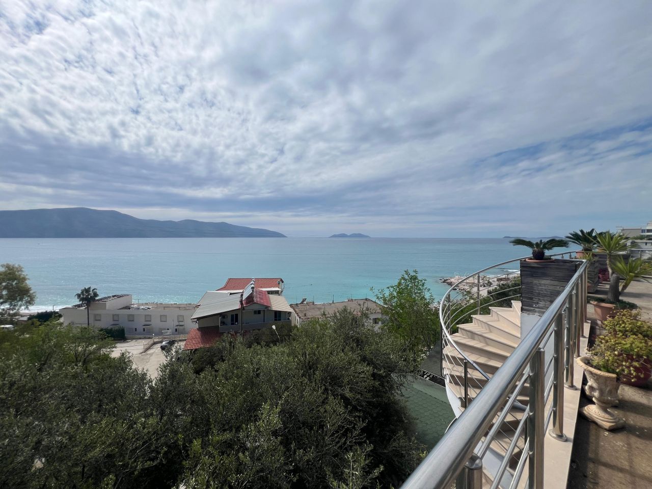 Prywatny dom z widokiem na morze na sprzedaż we Vlorze
